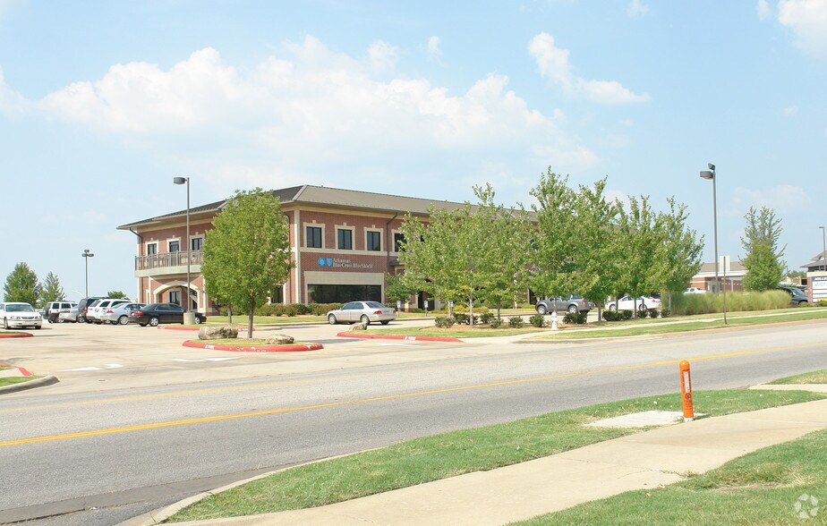 516 E Millsap Rd, Fayetteville, AR à louer - Photo du bâtiment - Image 2 de 5