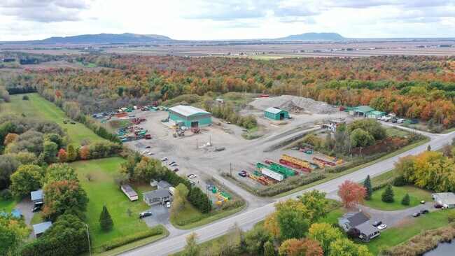 Plus de détails pour 750 Grand Rang Saint-François, Saint-pie, QC - Industriel à vendre