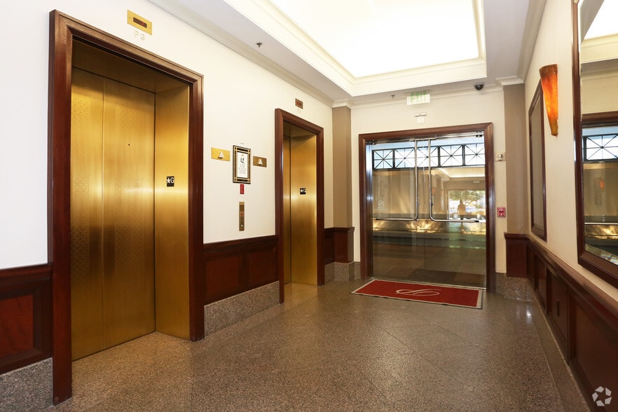 50 Central Ave, Sarasota, FL à louer - Hall d’entrée - Image 2 de 33
