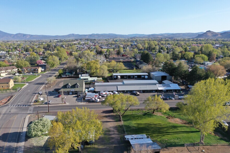 972 S Main St, Prineville, OR à vendre - Photo du bâtiment - Image 2 de 32
