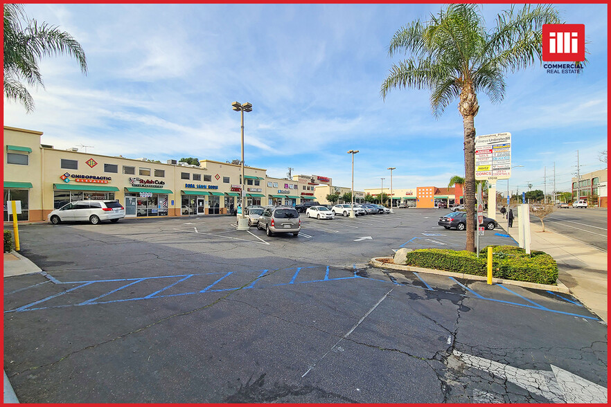 17018-17056 Devonshire St, Northridge, CA for lease - Building Photo - Image 3 of 11