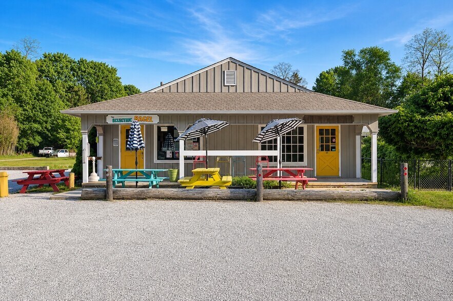 25 West Neck Rd, Shelter Island, NY à vendre - Photo du bâtiment - Image 2 de 25