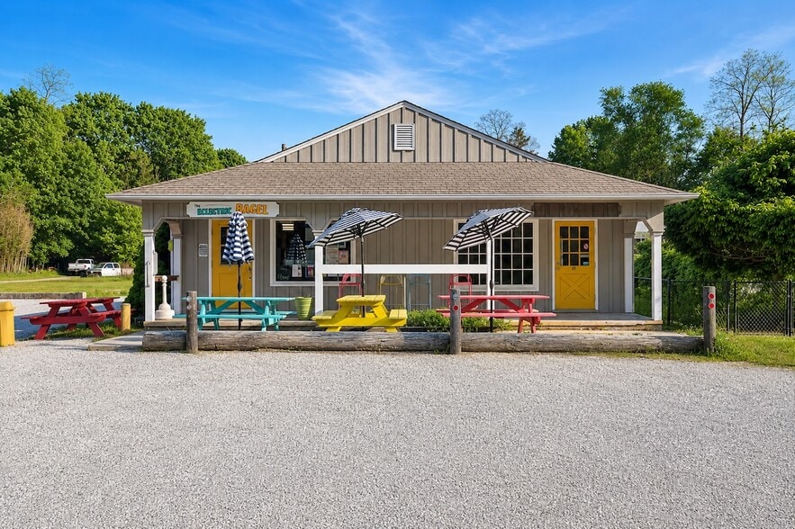 25 West Neck Rd, Shelter Island, NY à vendre - Photo du bâtiment - Image 2 de 25