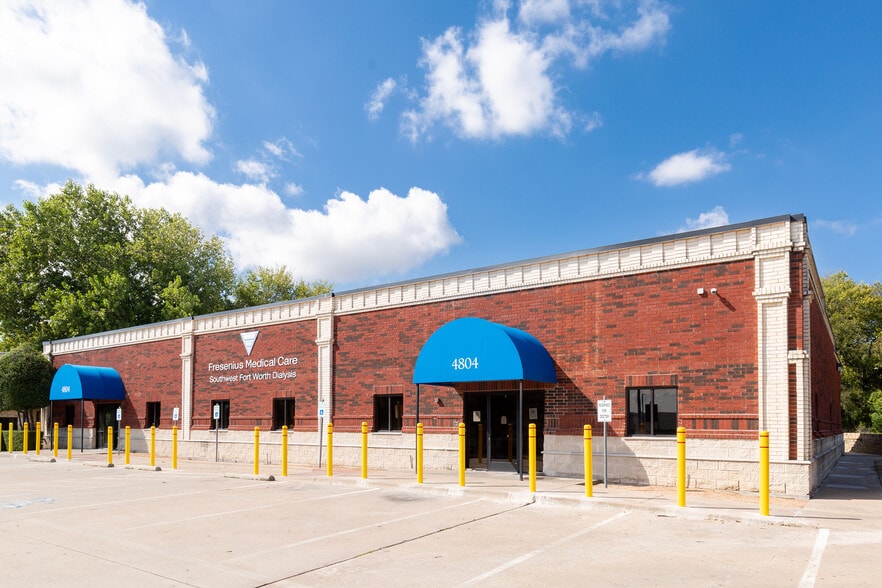 4804 Bryant Irvin Ct, Fort Worth, TX à vendre - Photo du bâtiment - Image 1 de 1