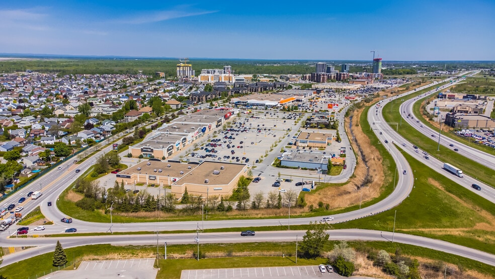 327 Montée des Pionniers, Terrebonne, QC à louer - Photo du bâtiment - Image 2 de 3