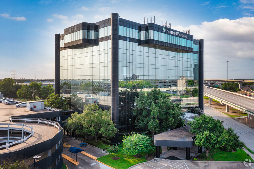 11811 North Freeway, Houston, TX à louer - Photo principale - Image 1 de 28