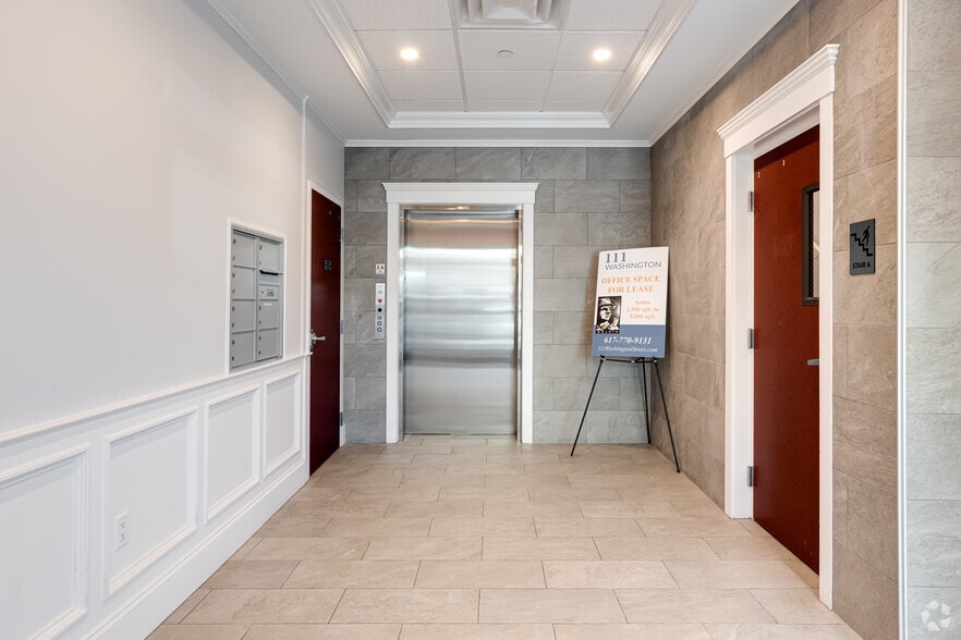 111 Washington St, Quincy, MA à louer - Hall d’entrée - Image 2 de 8