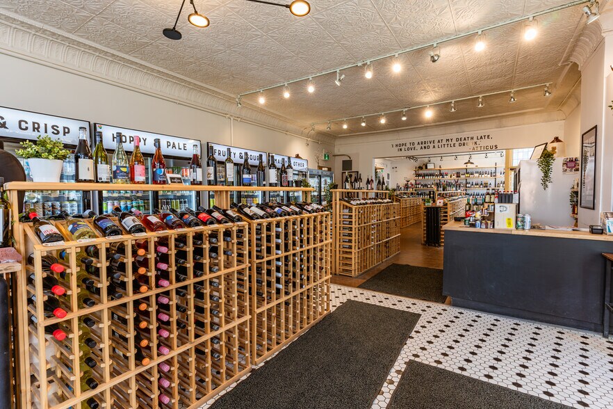 6423 112 Av NW, Edmonton, AB à vendre - Photo du bâtiment - Image 3 de 8