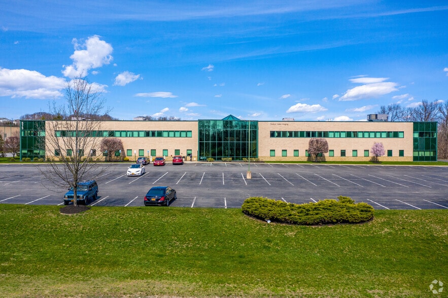 575 Hudson Valley Ave, New Windsor Township, NY for lease - Building Photo - Image 3 of 4