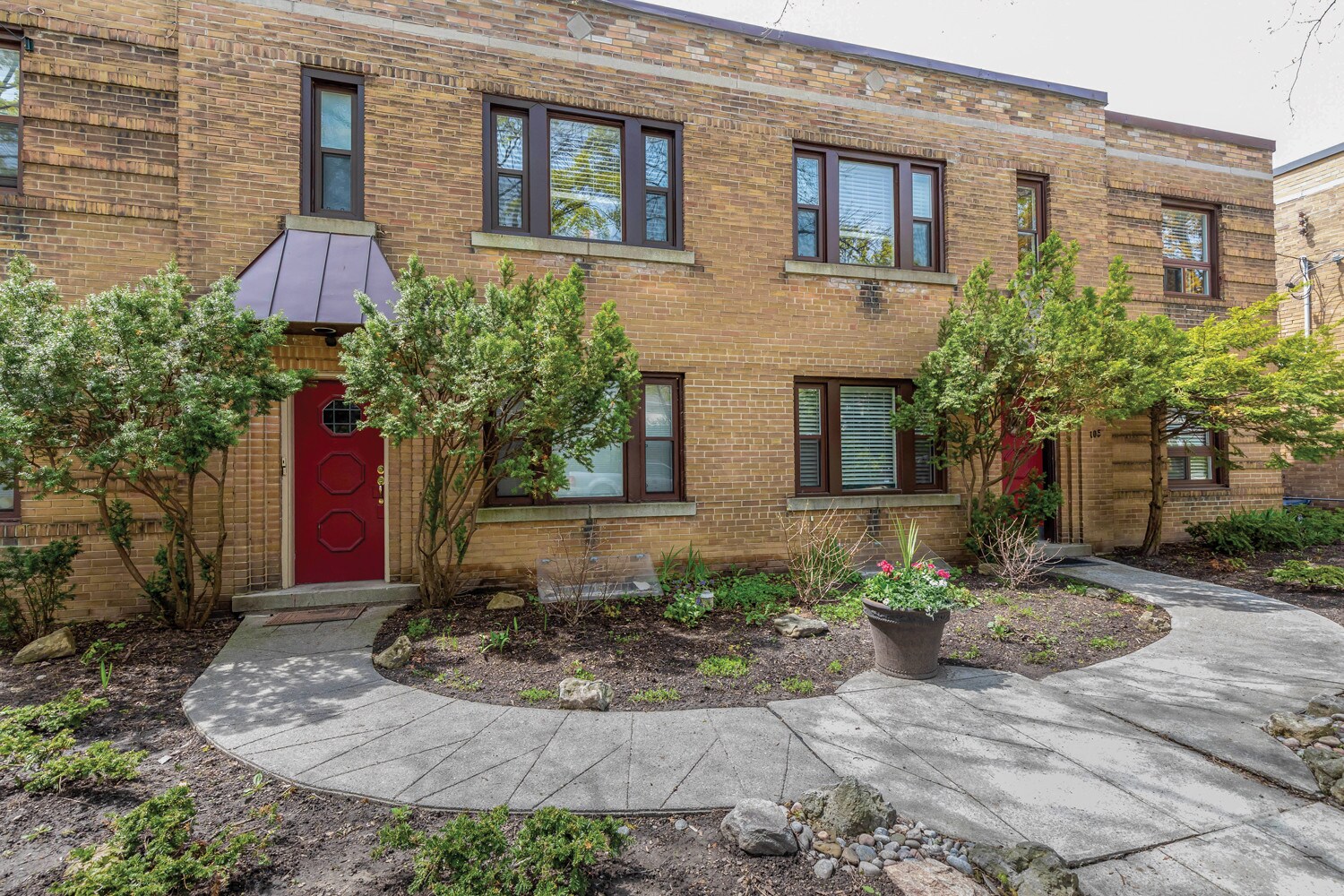 103-105 Chatsworth Dr, Toronto, ON à vendre Photo du bâtiment- Image 1 de 1