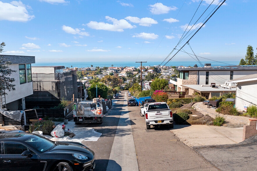 740 24th Pl, Hermosa Beach, CA for sale - Building Photo - Image 3 of 8
