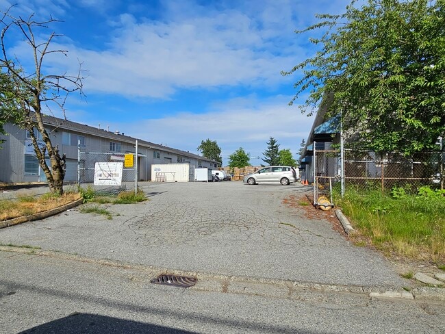 Plus de détails pour 11538 132A St, Surrey, BC - Industriel à vendre