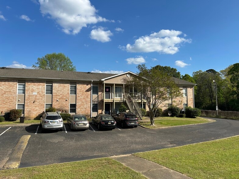 2201 Upper Wetumpka Rd, Montgomery, AL à vendre - Photo du bâtiment - Image 2 de 7