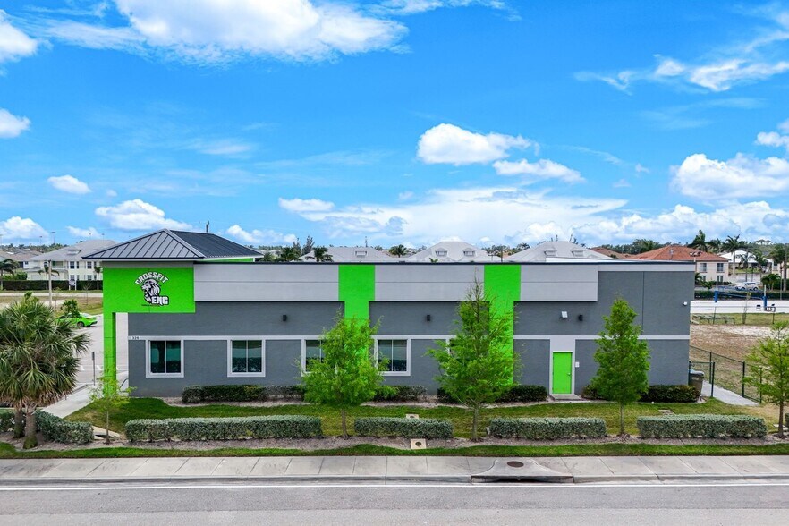 326 SW 2nd Ter, Cape Coral, FL for sale - Building Photo - Image 2 of 5