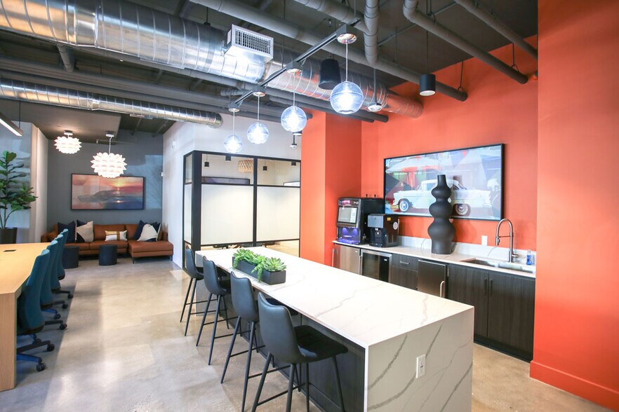 6263 Topanga Canyon Blvd, Woodland Hills, CA à louer - Photo intérieure - Image 3 de 42