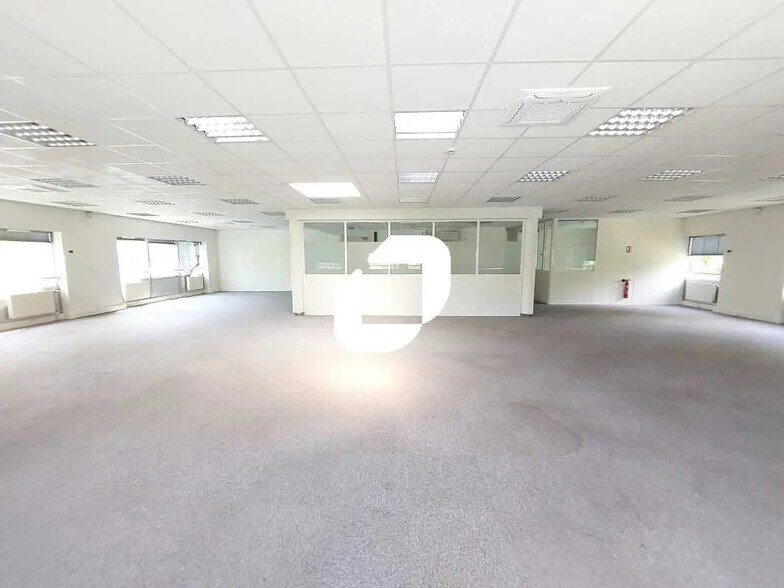 11 Rue Jacques Cartier, Guyancourt à louer - Photo du bâtiment - Image 3 de 14