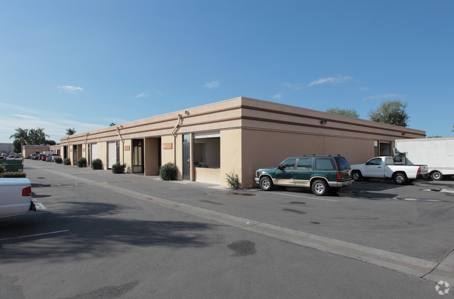 7625 E Rosecrans Ave, Paramount, CA for lease - Building Photo - Image 3 of 5