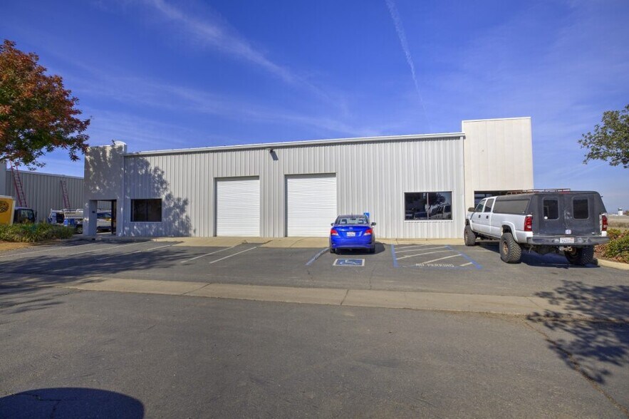 4573 Skyway Dr, Olivehurst, CA à vendre - Photo du bâtiment - Image 3 de 11