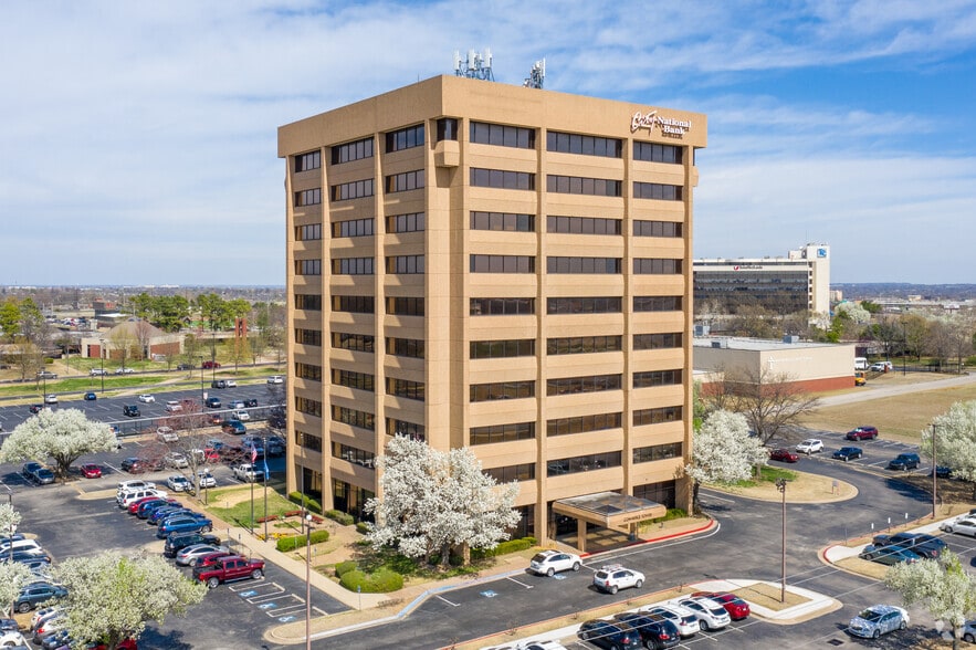 5801 E 41st St, Tulsa, OK à vendre - Photo du bâtiment - Image 2 de 11
