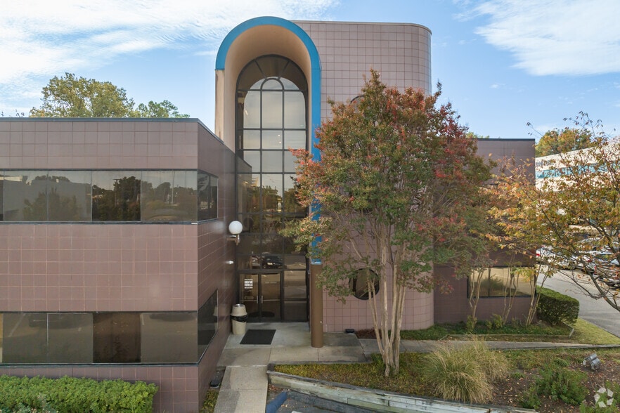 5180 Park Ave, Memphis, TN à louer - Photo du bâtiment - Image 1 de 23