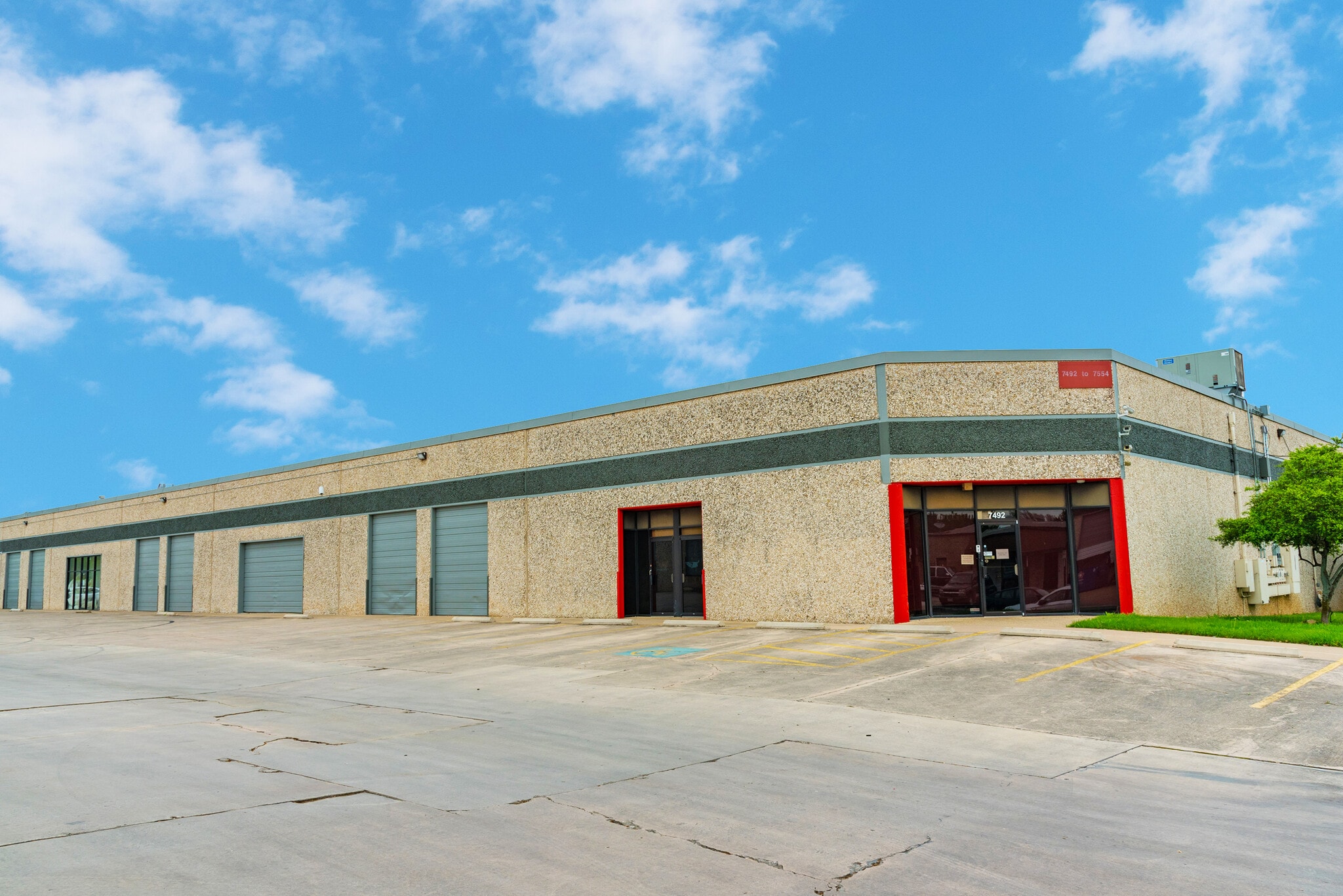 7492-7522 Reindeer Trl, San Antonio, TX for lease Primary Photo- Image 1 of 14