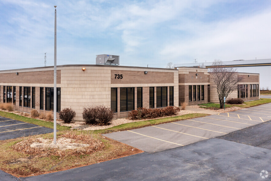 665-675 Tollgate Rd, Elgin, IL for lease - Building Photo - Image 1 of 4