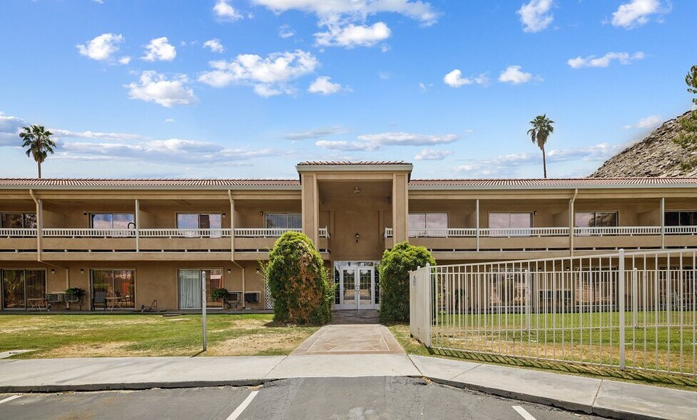 67495 E Palm Canyon Dr, Palm Springs, CA à vendre - Photo du bâtiment - Image 2 de 6