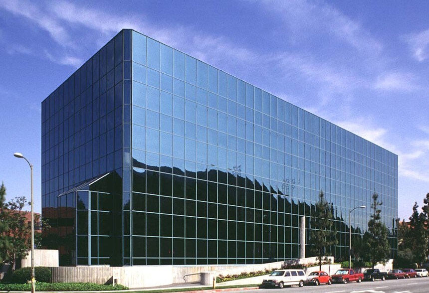 3800 Barham Blvd, Los Angeles, CA à louer - Photo du bâtiment - Image 2 de 9