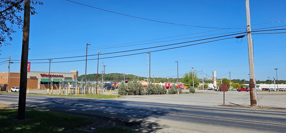 2639 Darlington Rd, Beaver Falls, PA for sale - Building Photo - Image 3 of 7