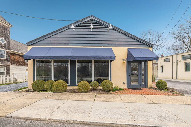 More details for 19 Corwith Ave, Bridgehampton, NY - Retail for Sale