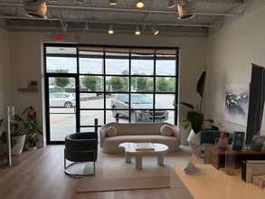 3263-3279 Roswell Rd, Atlanta, GA for lease Interior Photo- Image 1 of 11