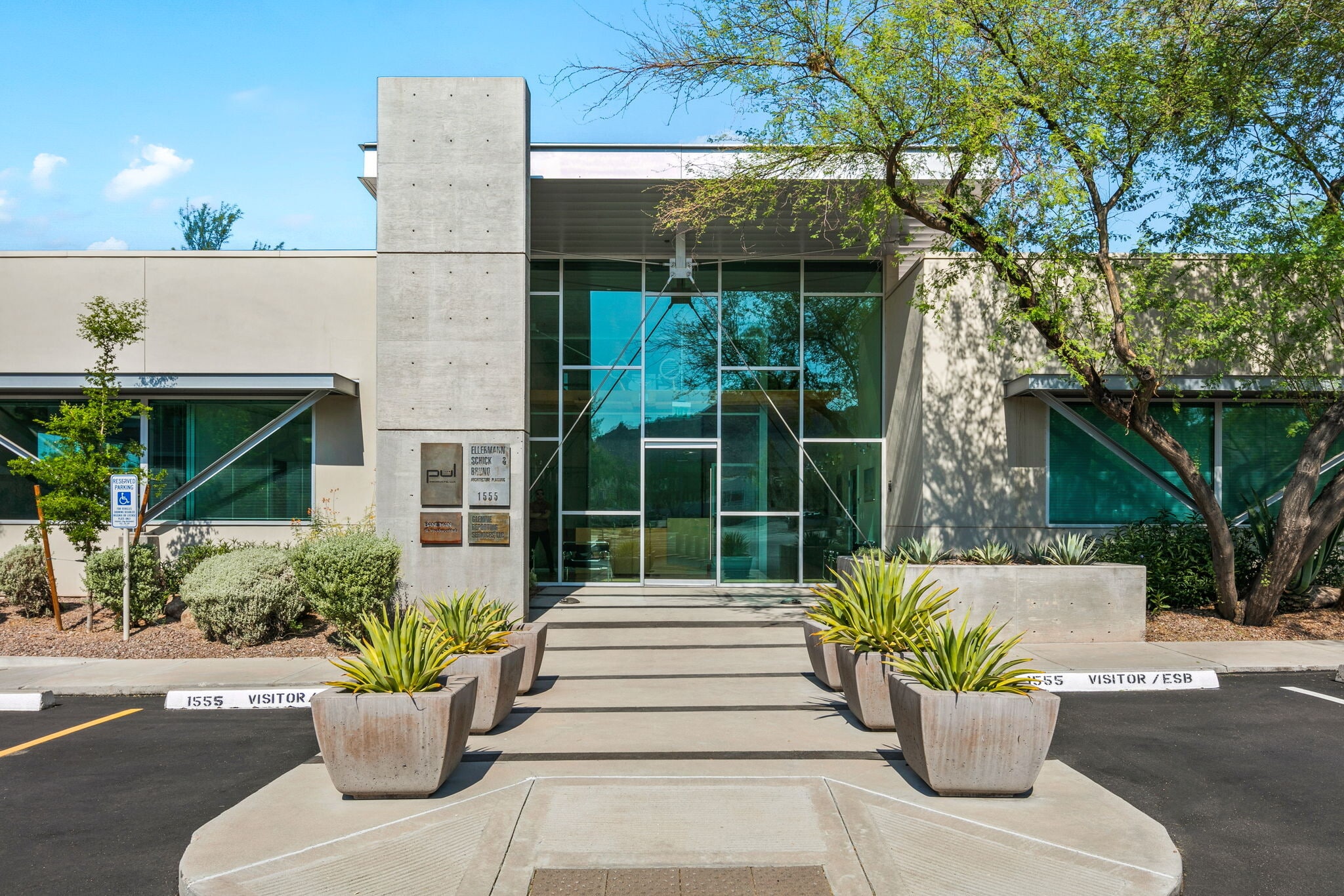 1555 E Orangewood Ave, Phoenix, AZ for lease Primary Photo- Image 1 of 9