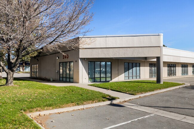 Plus de détails pour 240 S Rock Blvd, Reno, NV - Local d'activités à louer