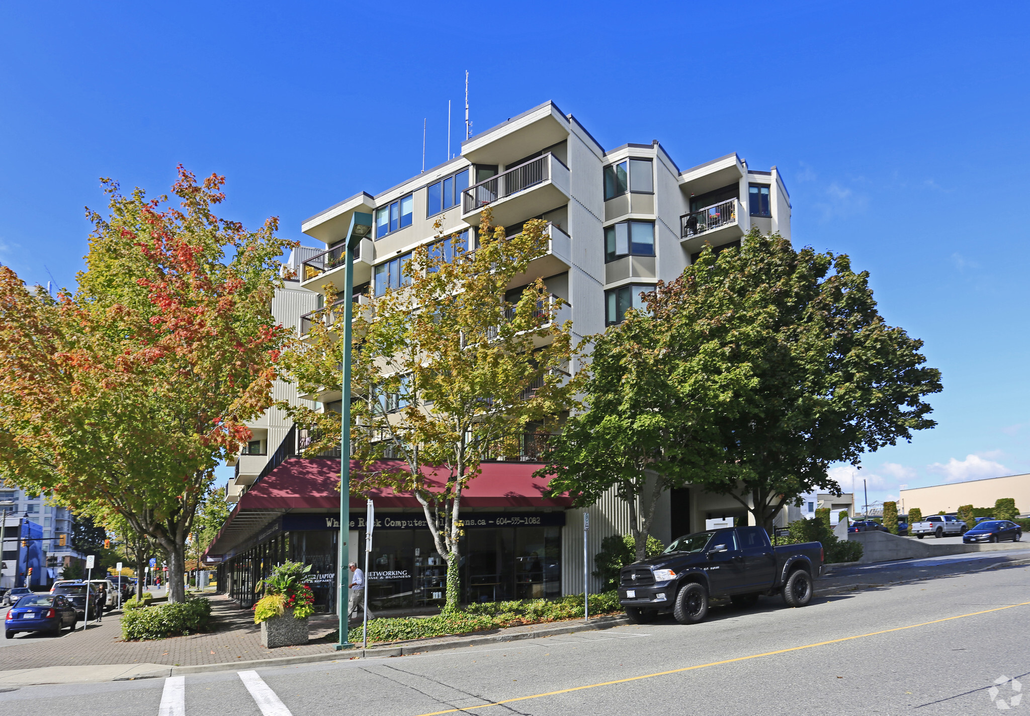 15223-15245 Russell Ave, White Rock, BC à louer Photo principale- Image 1 de 5