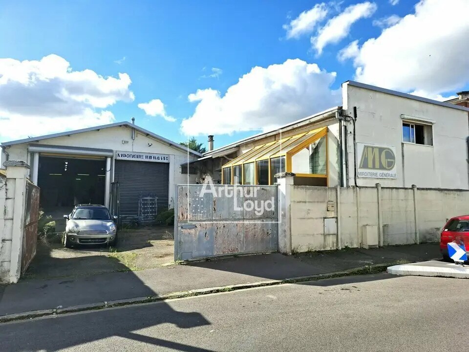 Flex in La Rochette for lease Building Photo- Image 1 of 12