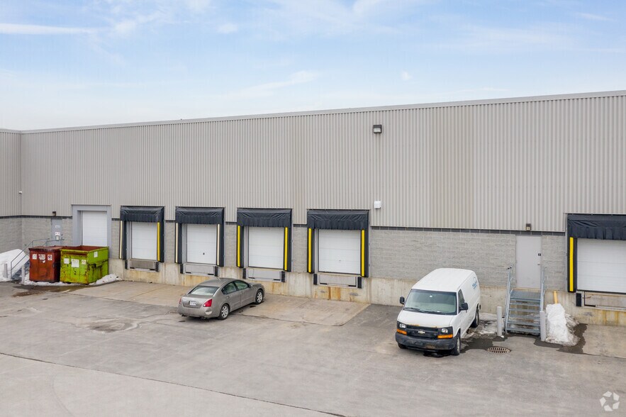5600-5630 Rue Ernest-Cormier, Laval, QC for lease - Building Photo - Image 3 of 4