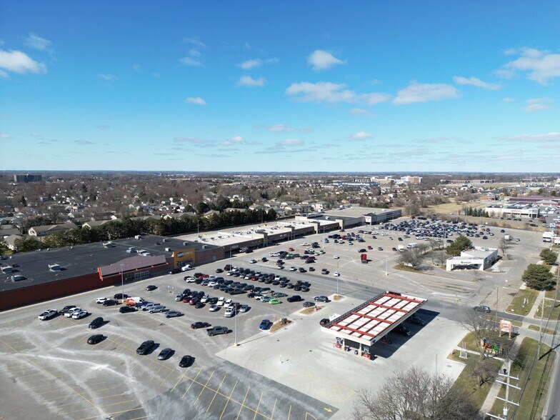 41701-41941 Garfield Rd, Clinton Township, MI à louer - Photo du bâtiment - Image 2 de 33