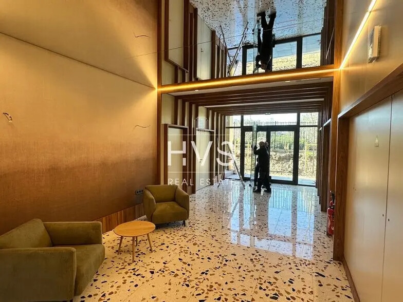 Office in Aix-en-Provence for lease - Interior Photo - Image 2 of 9