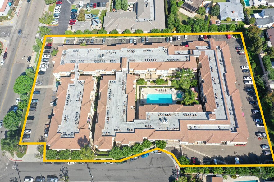 1112 N Bradford Ave, Placentia, CA à vendre - Photo du bâtiment - Image 3 de 33