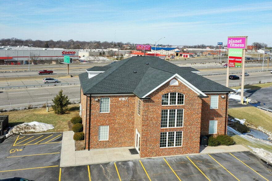 4171 Crescent Dr, Saint Louis, MO à louer - Photo du bâtiment - Image 3 de 11