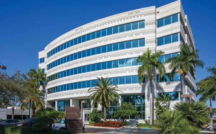 5200 Waterford District Dr, Miami, FL à louer - Photo du bâtiment - Image 2 de 3