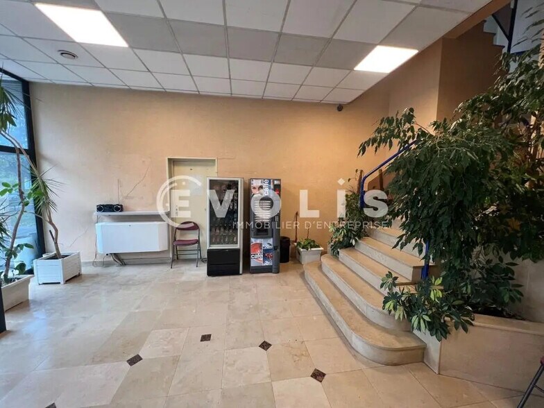 Office in Valenton for lease - Building Photo - Image 2 of 13