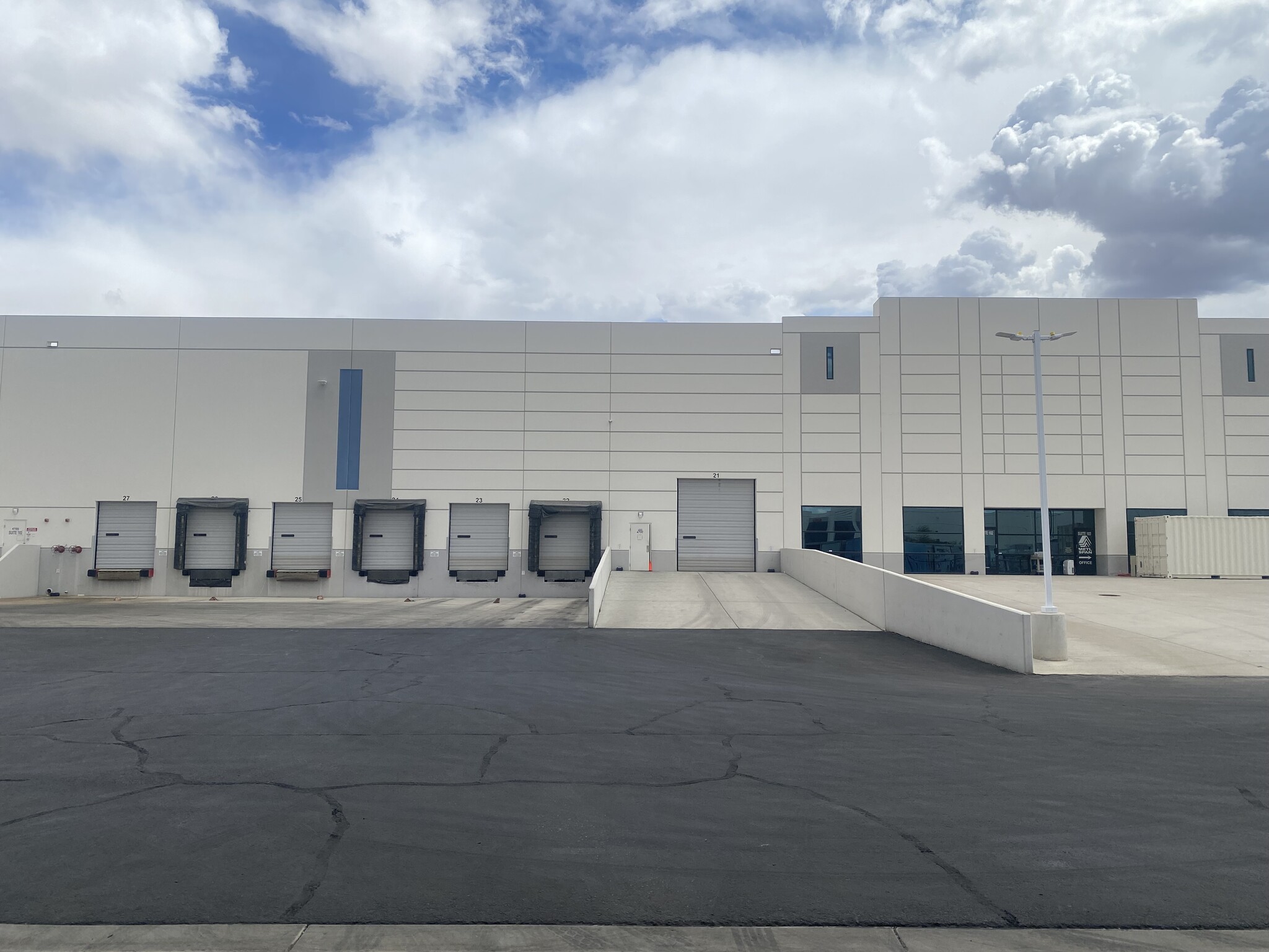 4700 Engineers Way, North Las Vegas, NV à louer Photo principale- Image 1 de 2