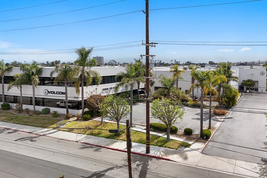 1740 Monrovia Ave, Costa Mesa, CA à louer - Photo du bâtiment - Image 3 de 6