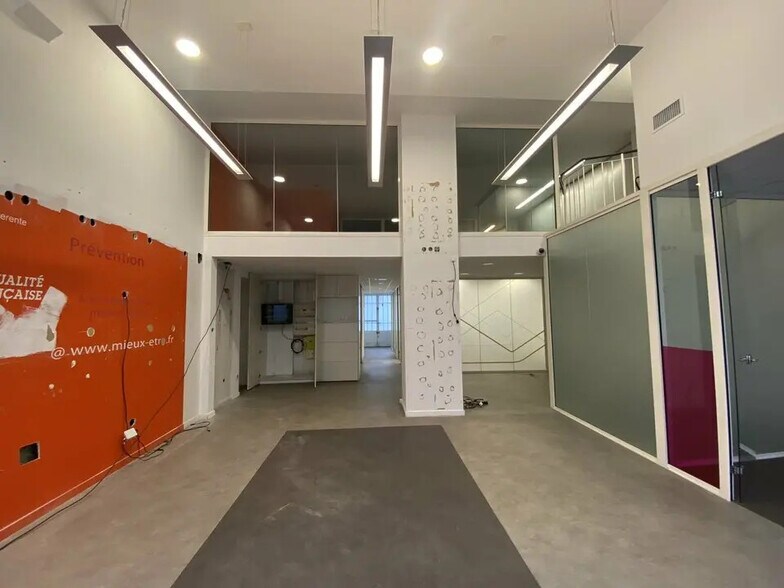 Retail in Lyon for lease - Interior Photo - Image 2 of 16