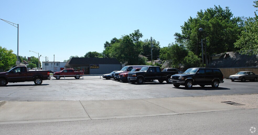 2015 W 43rd Ave, Kansas City, KS à vendre - Photo principale - Image 1 de 2