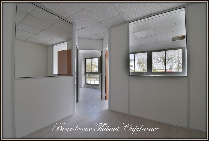 Office in Trappes for lease - Interior Photo - Image 3 of 4