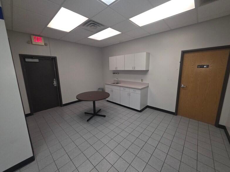 1519 S School Ave, Fayetteville, AR à louer - Photo du bâtiment - Image 3 de 9