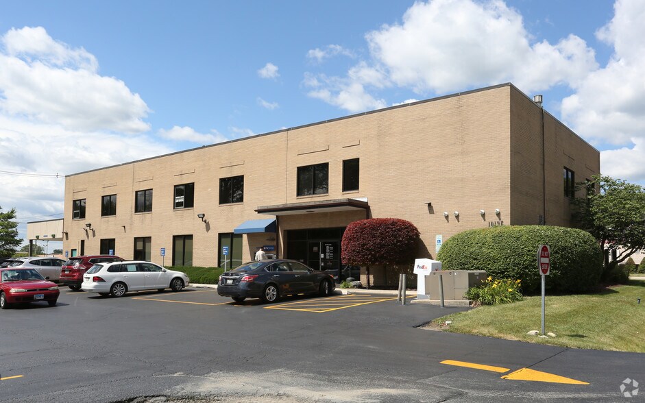 10135 S Roberts Rd, Palos Hills, IL à vendre - Photo du bâtiment - Image 2 de 3