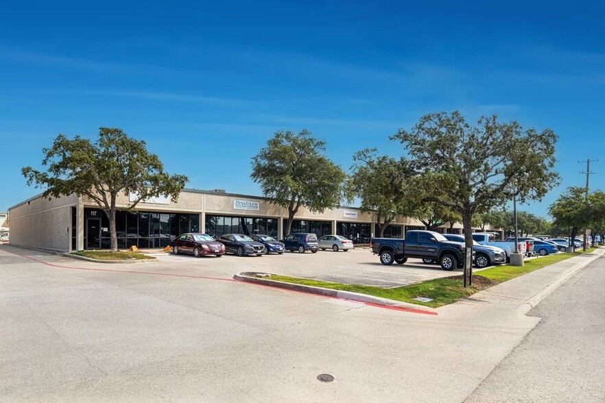 9901 Broadway St, San Antonio, TX for lease - Building Photo - Image 2 of 7